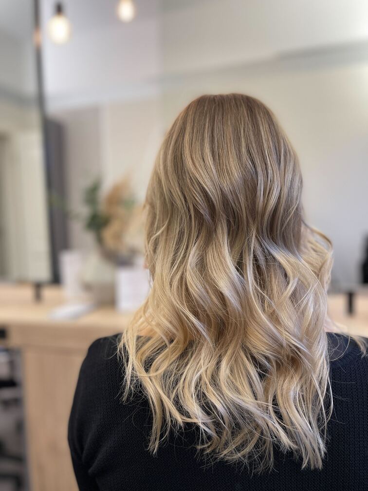 Cut & Color bei Anja Weiss Haarkonzept